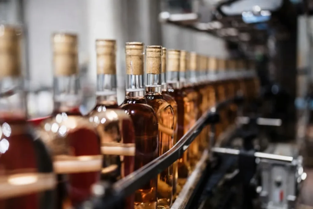 Wine bottling line with rinsing, filling, capping, labeling, and packing equipment